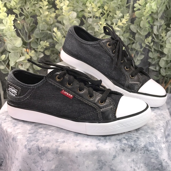 LEVI’S Comfort Tech Black Canvas White Toe Sneakers Boys 4 🖤Gently Pre-Loved🖤 - Picture 1 of 10